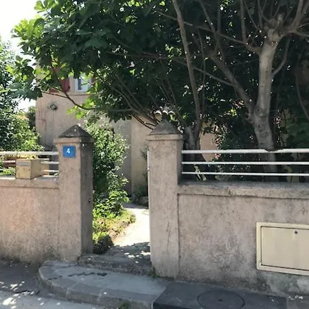 Climatisee Avec Sdb Privee Dans Avec Piscine Ouverte D'avril A Mi Octobre Guest house Marseille